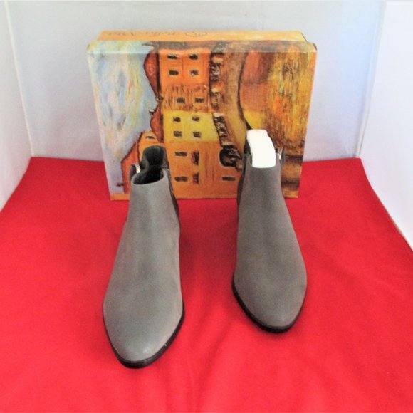 Bella Vita Henley II Booties - Picture 3 of 12